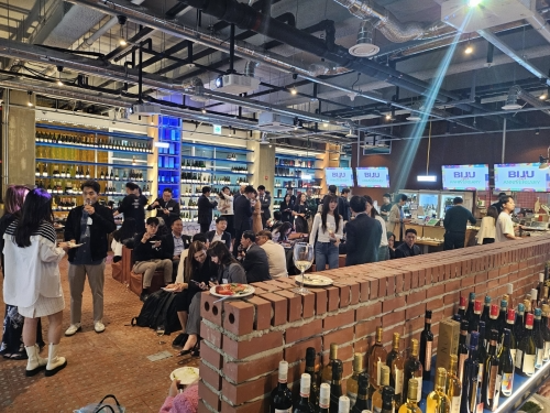 컨슈머타임스 '비주그룹, 창립 2주년 기념행사 성료…K뷰티 수출길 확대 앞장' 보도 ...