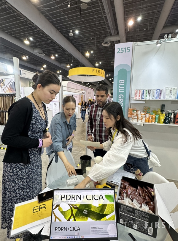 더퍼스트 'K-뷰티 글로벌 유통 선도기업 ‘비주그룹’, 제30회 한국유통대상에서 산업통상자원...